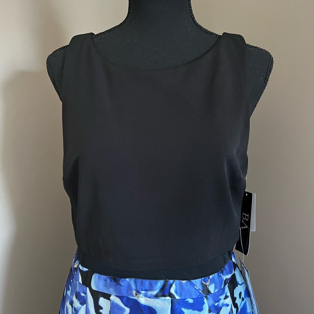 Betsy and Adam Solid and Blue Floral Print Illusion Full Length Gown Size 10 - Picture 5 of 11